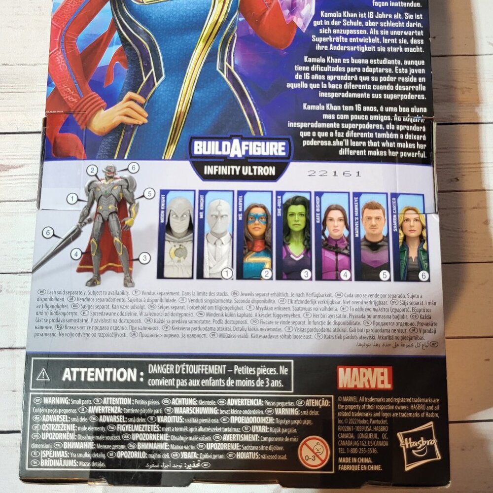 ( New) Hasbro Legends series Ms. Marvel - Picture 6 of 6